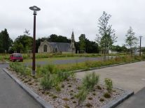 Moelan-Lindelfels-parking paysager et eglise.JPG